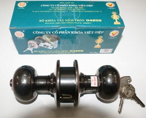 Cách dùng khóa cửa tròn